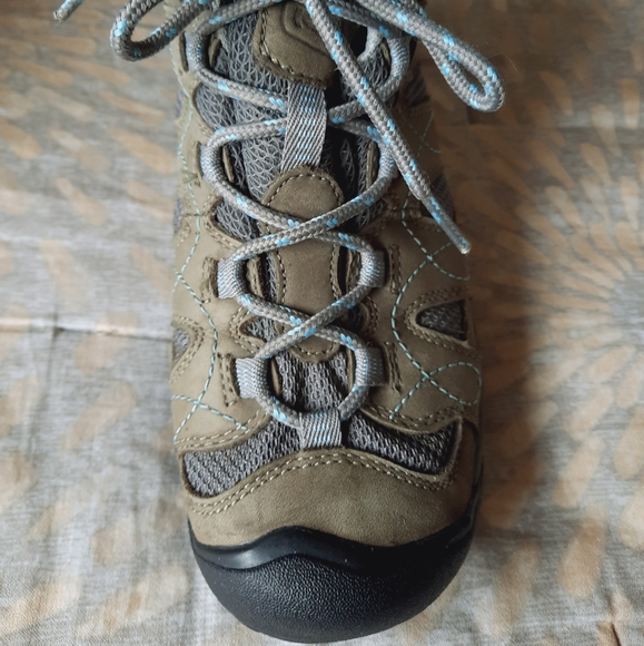 Keen Women's Mid hiking boots zise 7. - Picture 3 of 15